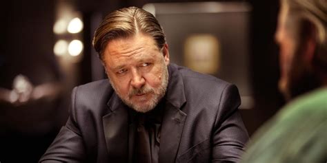 poker face russell crowe review